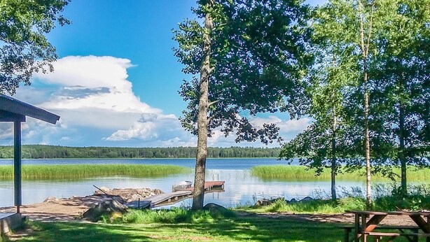 A lakeside picnic area with a dock, picnic table, and a covered pavilion. - Långstrands stuga by Interhome (Raasepori)