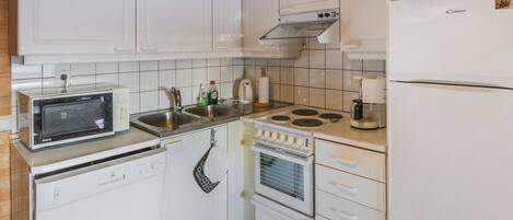 Fridge, microwave, dishwasher, cookware/dishes/utensils