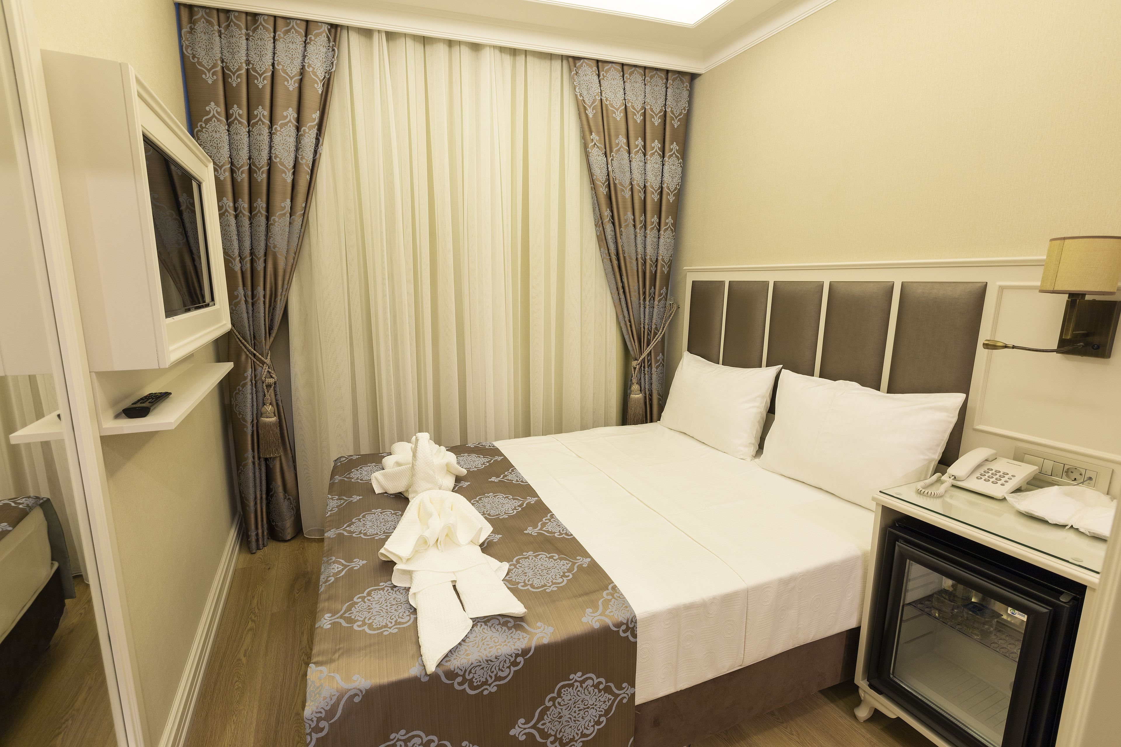 standard double room | minibar, in-room safe, soundproofing, iron/ironing board