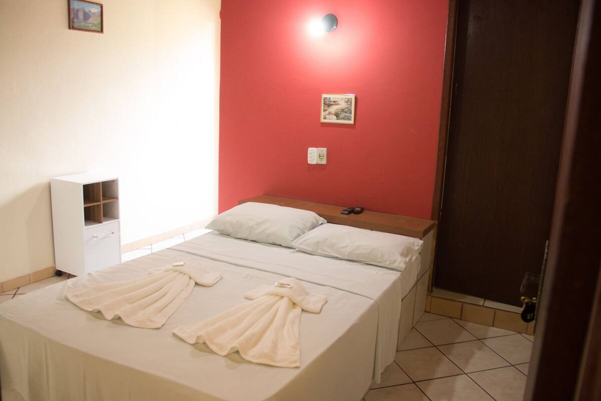 Basic-Doppelzimmer | Minibar, Verdunkelungsvorhänge, kostenloses WLAN, Bettwäsche