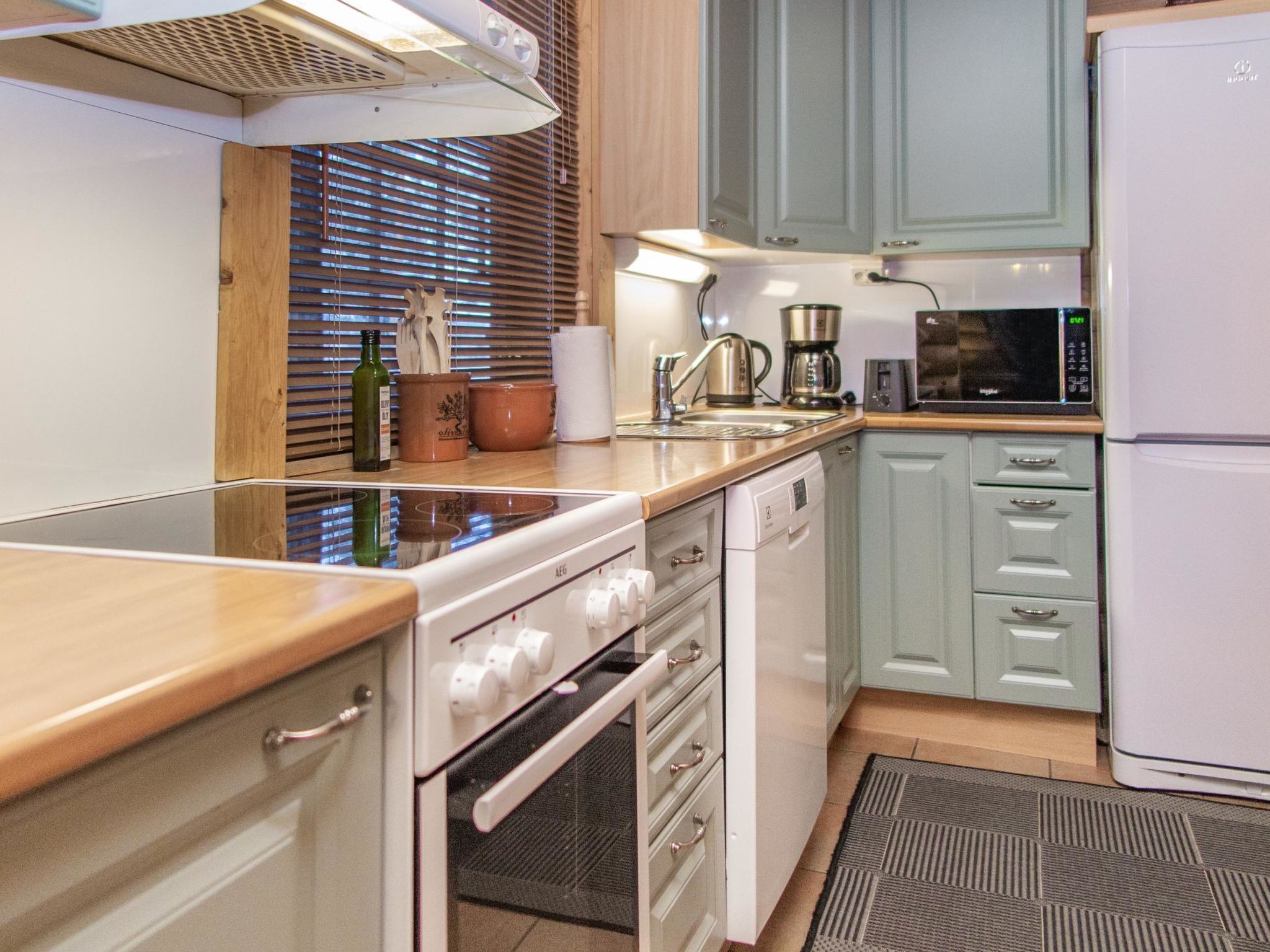 Fridge, microwave, dishwasher, cookware/dishes/utensils