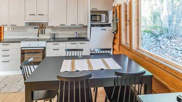 Fridge, microwave, dishwasher, cookware/dishes/utensils