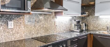 Fridge, microwave, dishwasher, cookware/dishes/utensils