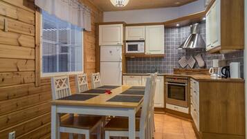 Fridge, microwave, dishwasher, cookware/dishes/utensils