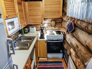 Frigorífic, microones i utensilis de cuina, vaixella i coberteria 