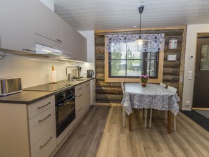 Kühlschrank, Mikrowelle, Geschirrspüler, Kochgeschirr/Geschirr/Besteck