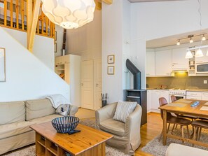 TV, fireplace, DVD player