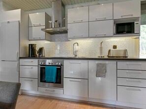 冰箱、微波炉、洗碗机、高脚椅