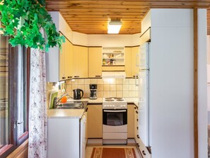 Fridge, microwave, dishwasher, cookware/dishes/utensils