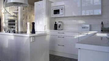 Réfrigérateur, micro-ondes, lave-vaisselle