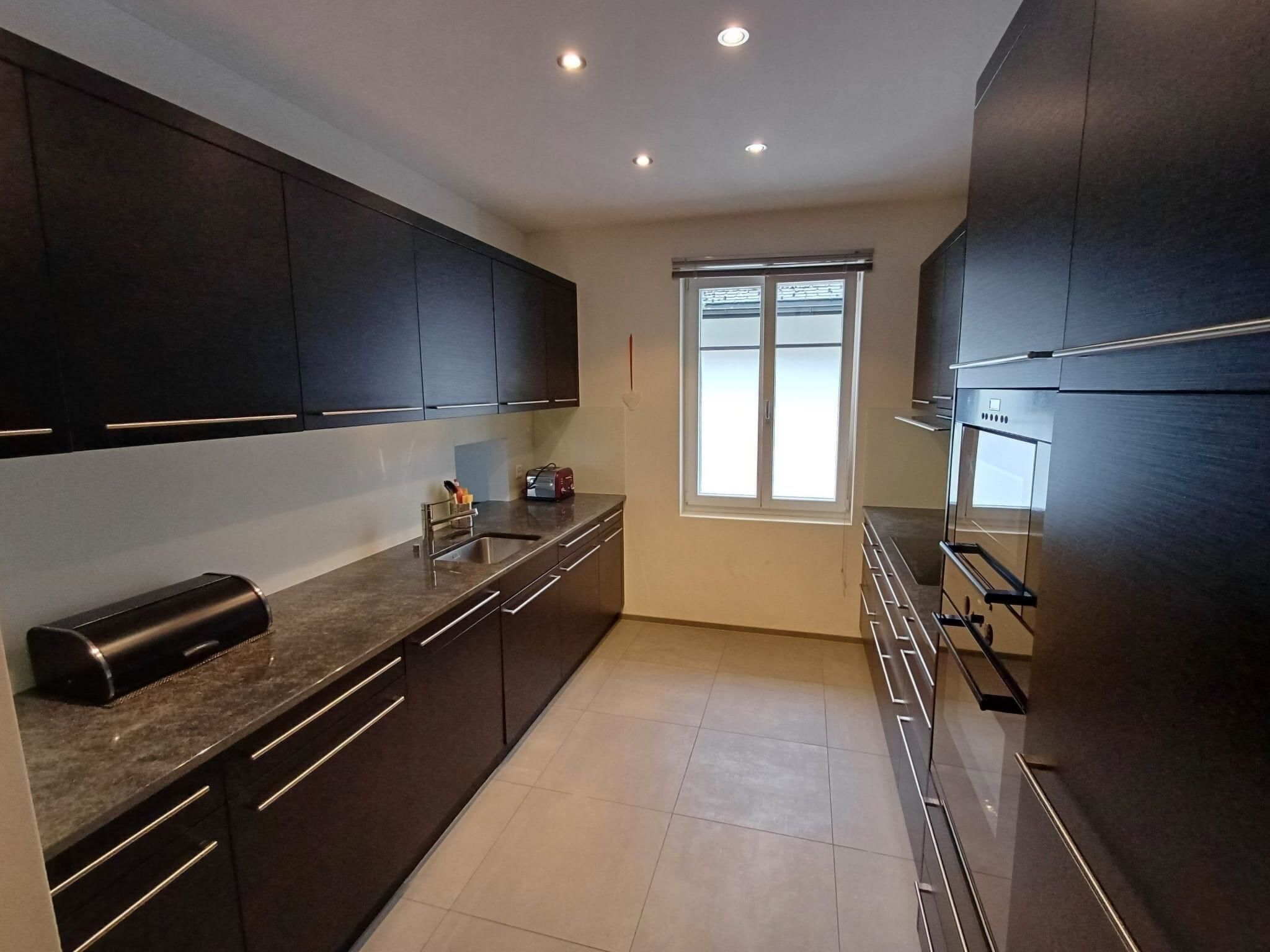 Kühlschrank, Geschirrspüler, Kochgeschirr/Geschirr/Besteck