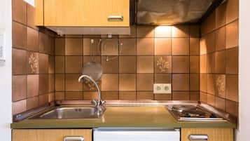 Kühlschrank, Toaster, Kochgeschirr/Geschirr/Besteck, Gefrierschrank