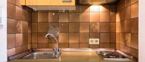 Fridge, toaster, cookware/dishes/utensils, freezer