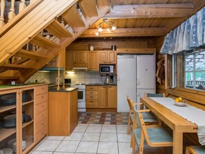 Fridge, microwave, dishwasher, cookware/dishes/utensils