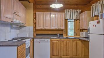 Fridge, microwave, dishwasher, cookware/dishes/utensils