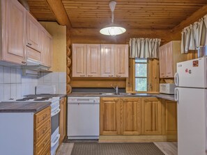 Fridge, microwave, dishwasher, cookware/dishes/utensils