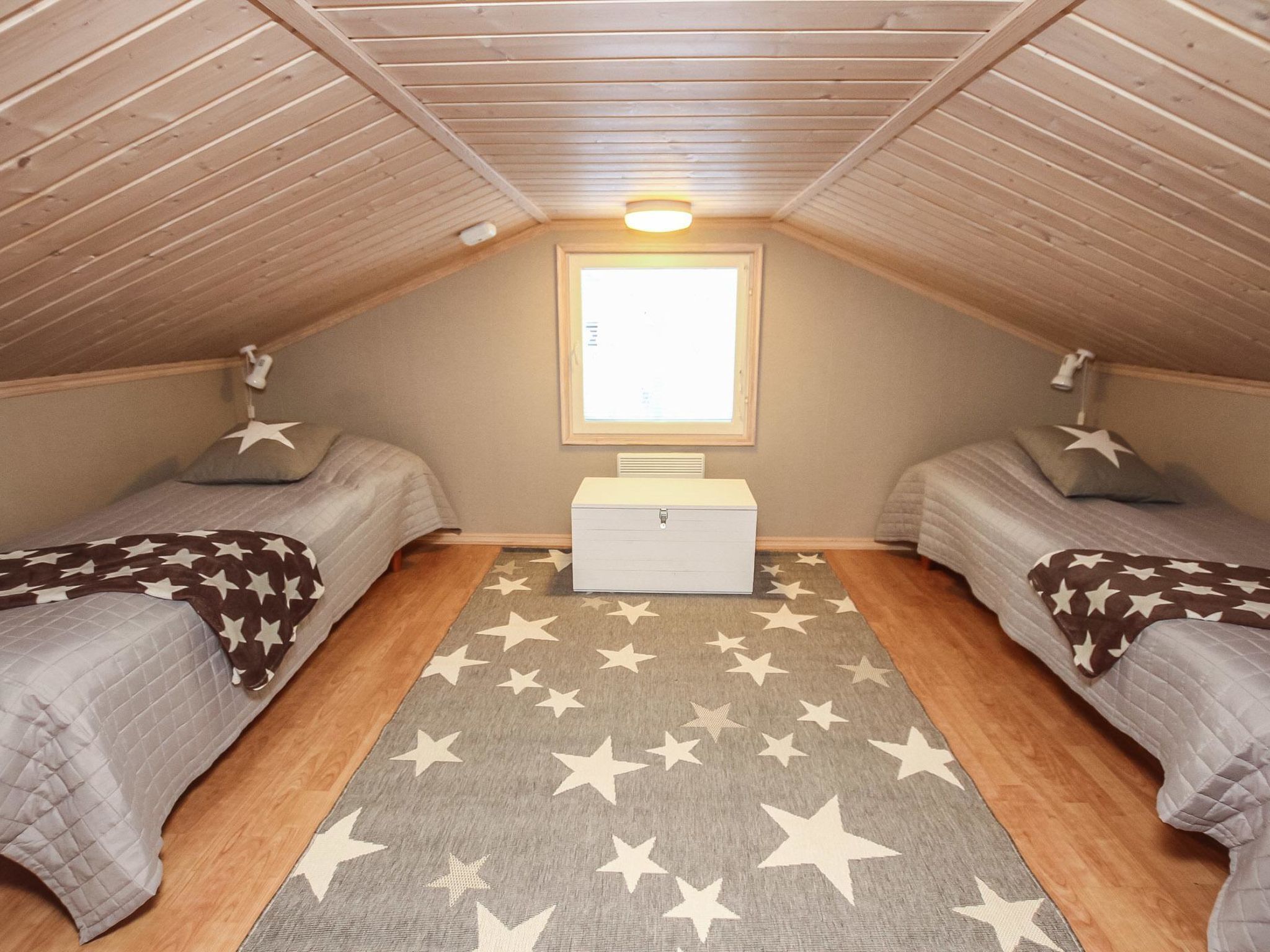 2 bedrooms, iron/ironing board, WiFi
