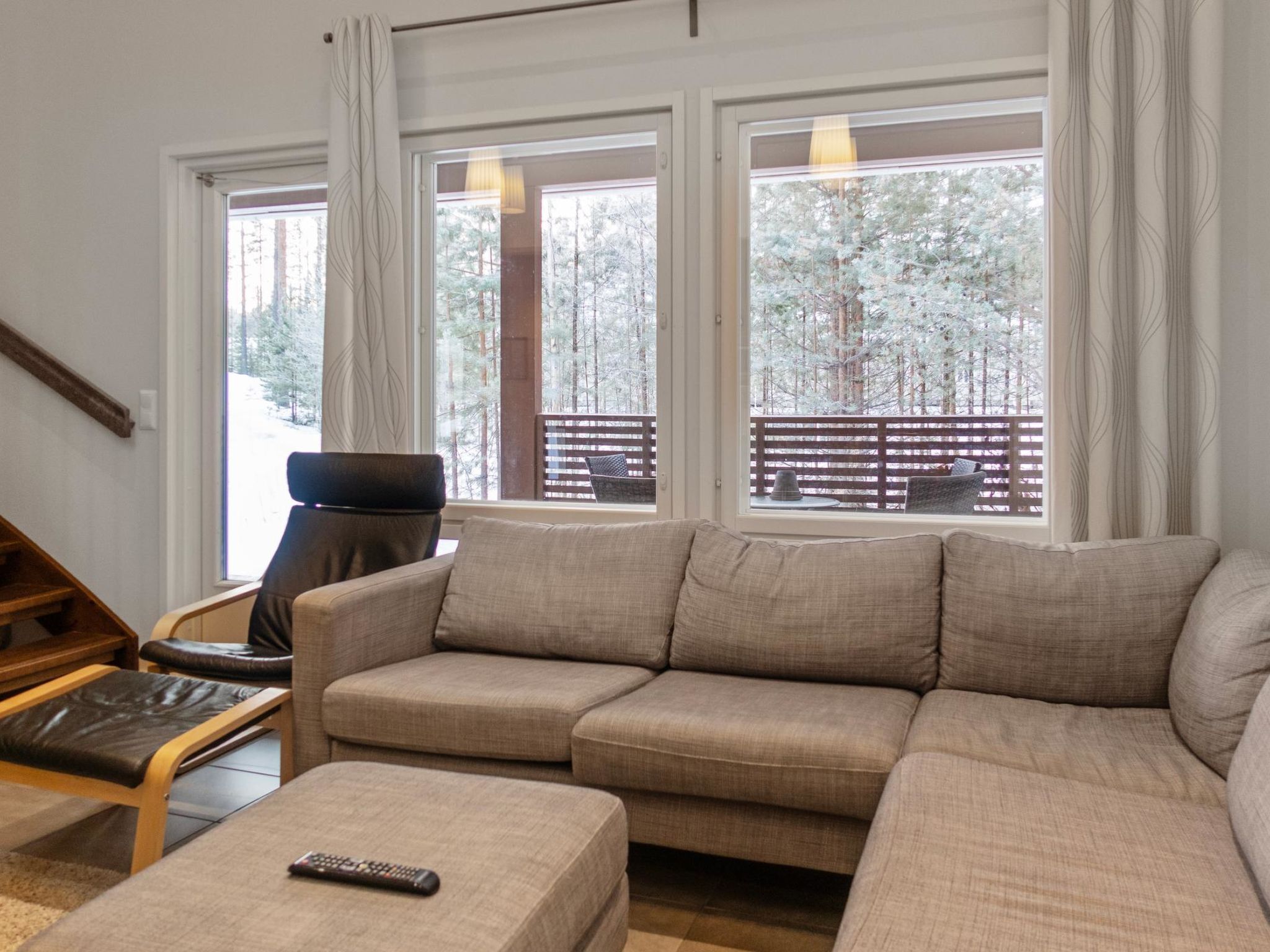 テレビ、DVD プレーヤー