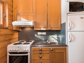 Kühlschrank, Mikrowelle, Kochgeschirr/Geschirr/Besteck