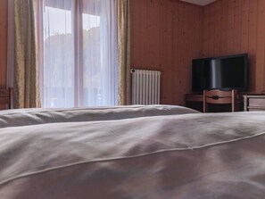 3 bedrooms, Internet