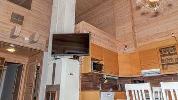 Geladeira, micro-ondas, lava-louças