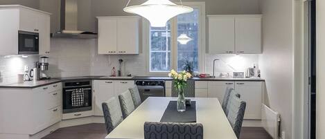 Réfrigérateur, micro-ondes, lave-vaisselle