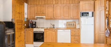 Jääkaappi, mikroaaltouuni, astianpesukone