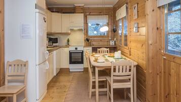 Fridge, microwave, dishwasher, cookware/dishes/utensils