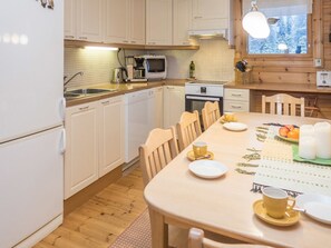 Fridge, microwave, dishwasher, cookware/dishes/utensils