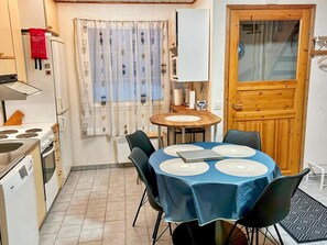 Fridge, microwave, dishwasher, cookware/dishes/utensils - Ruka-ihtinki 4 a 3 by Interhome (Kuusamo)
