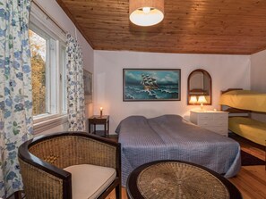 3 bedrooms, iron/ironing board