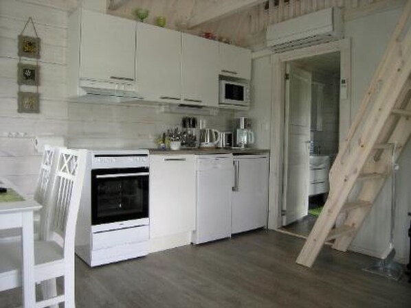 Geladeira, micro-ondas, lava-louças