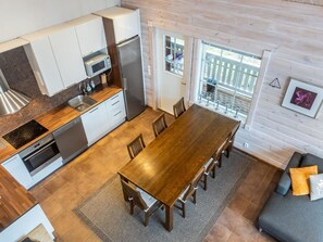 Fridge, microwave, dishwasher, cookware/dishes/utensils
