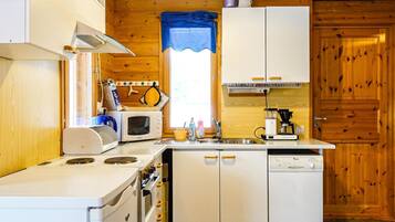 Refrigerador, microondas, lavavajillas, utensilios de cocina