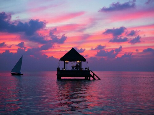 Maldives Tour Guide