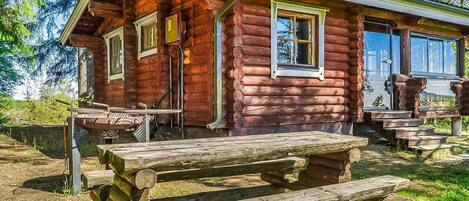 تناول الطعام بالخارج