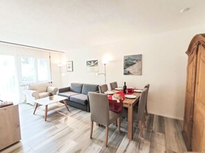 Dining - Allod Park Haus A E02 by Interhome (Davos)