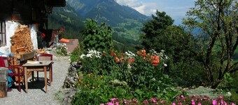 Auf der Mauer by Interhome