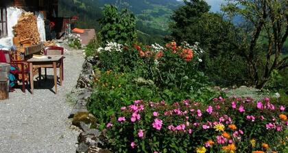 Auf der Mauer by Interhome