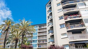 A multi-story residential building with balconies, palm trees, and a clear blue sky. - Edificio Blanqueries by Interhome (Calella)