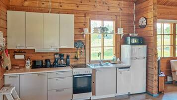 Geladeira, micro-ondas, lava-louças