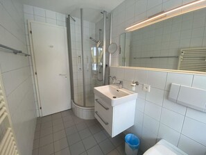 Bathroom - Suzanne Nr. 22 by Interhome (Schönried)