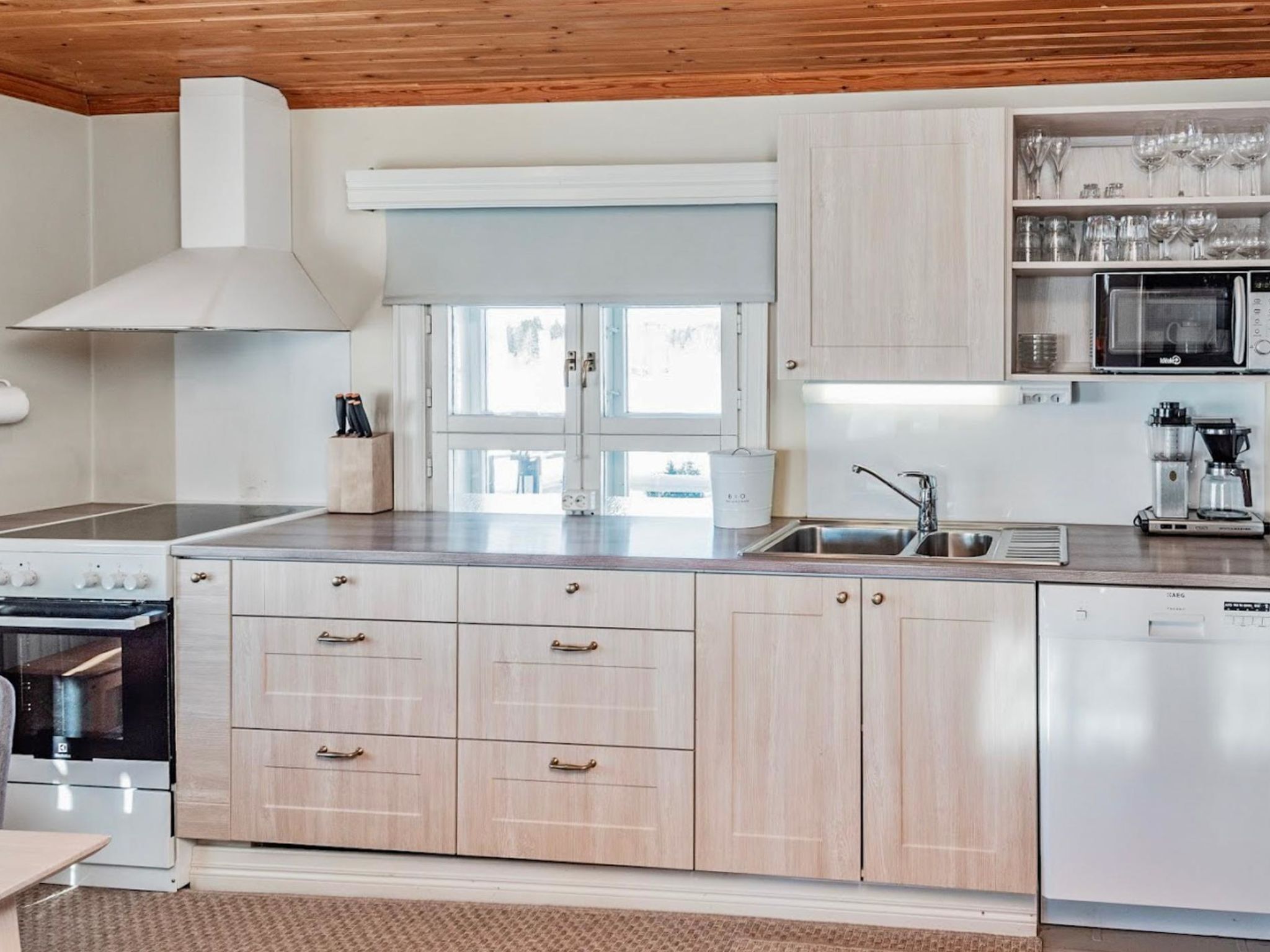 Réfrigérateur, micro-ondes, lave-vaisselle