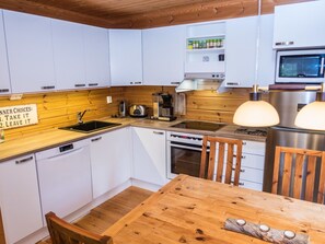 Fridge, microwave, dishwasher, cookware/dishes/utensils - Joutilas by Interhome (Kuusamo)