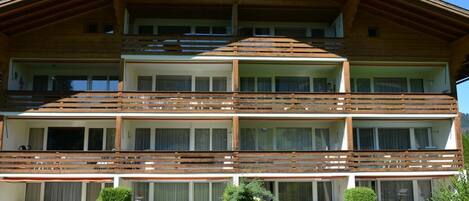 المنشأة من الخارج