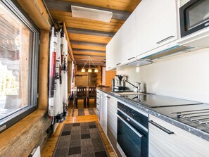 Jääkaappi, mikroaaltouuni, astianpesukone