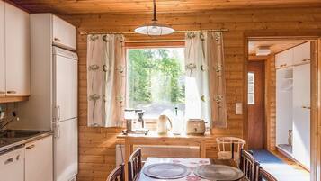 Fridge, microwave, dishwasher, cookware/dishes/utensils