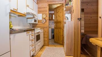 Fridge, microwave, dishwasher, cookware/dishes/utensils