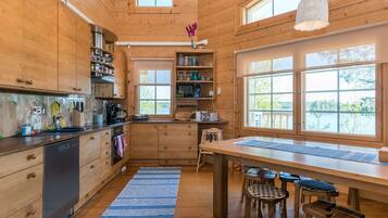 Fridge, microwave, dishwasher, cookware/dishes/utensils