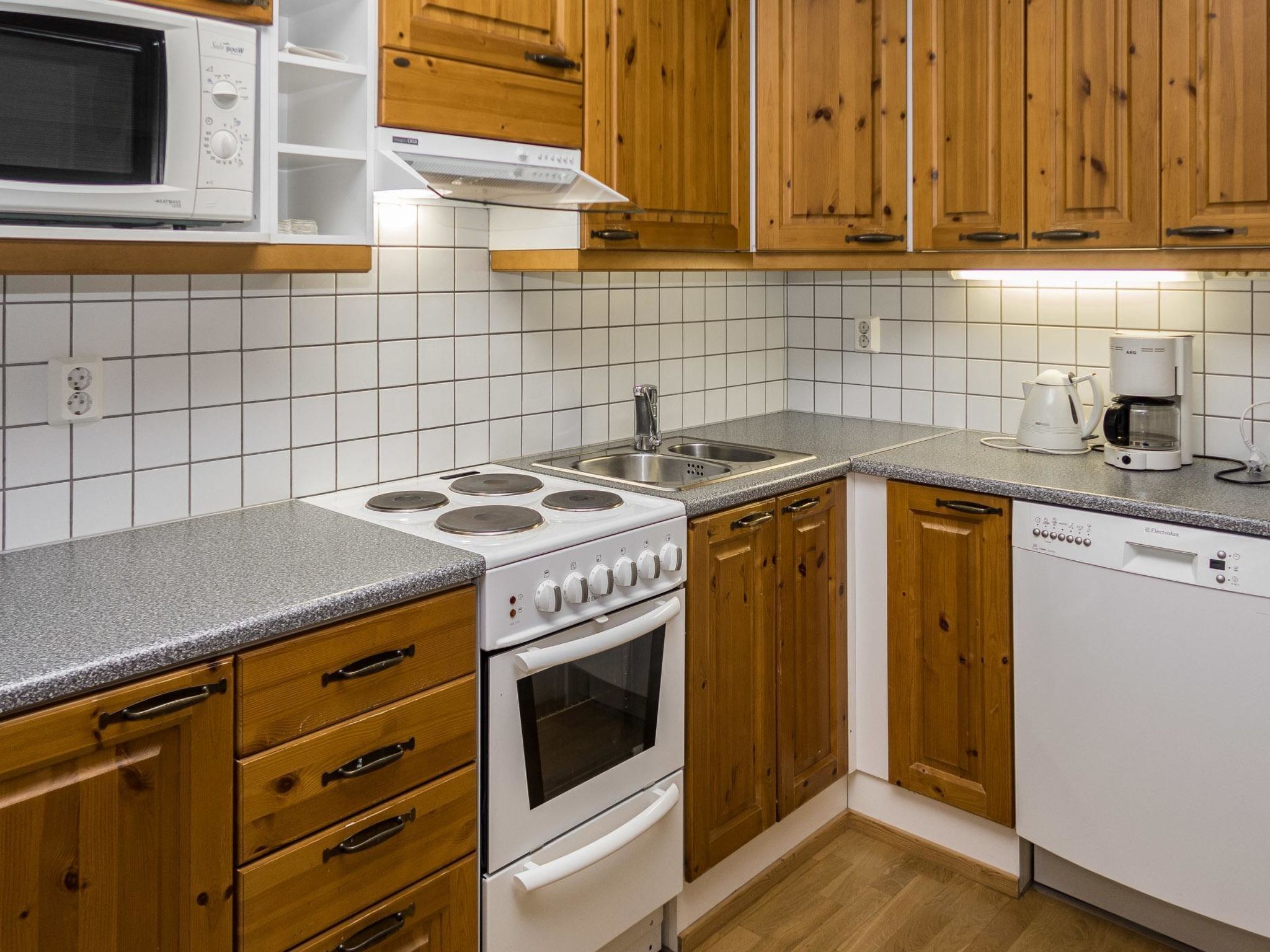 Fridge, microwave, dishwasher, cookware/dishes/utensils